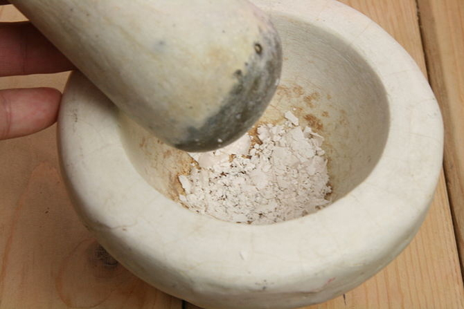 giã bột vỏ trứng giã bột vỏ trứng