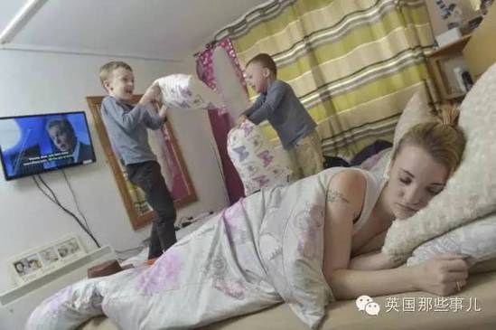 trẻ con đùa trẻ con đùa